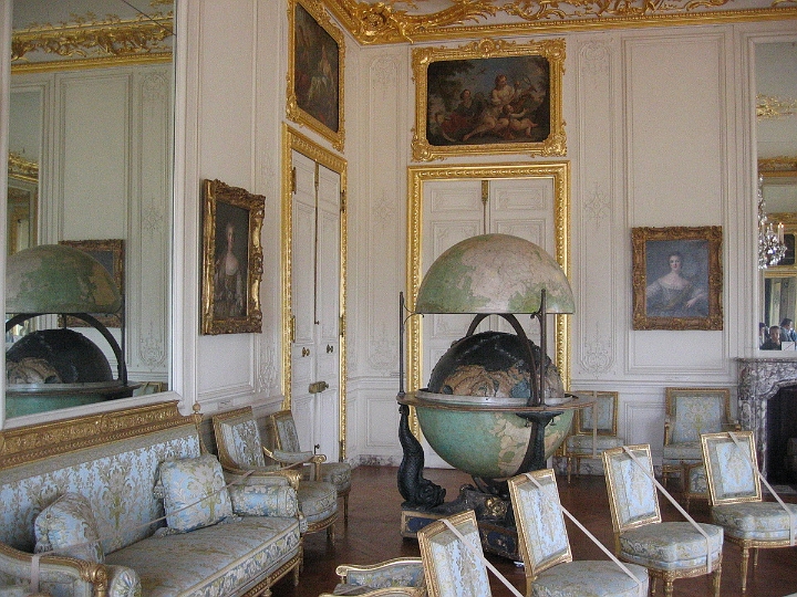 109 Versailles Dauphine apartments.jpg